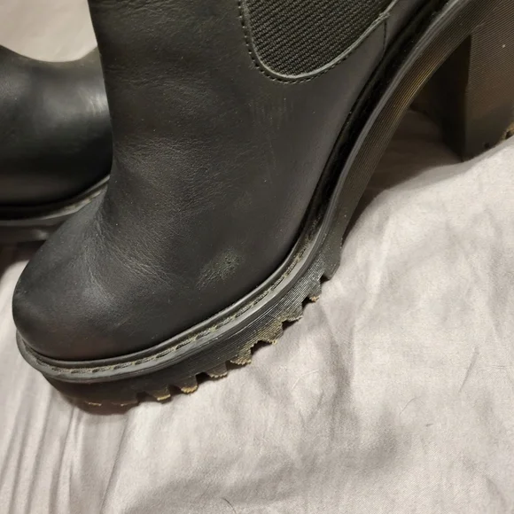 Dr. Martens Hursten Heeled Chelsea Boot - Picture 3 of 5
